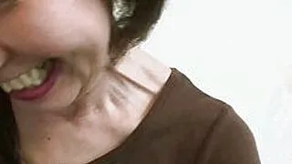 来自亚洲的黑发老奶奶福本美智代决定在男人的阴茎上重温青春。